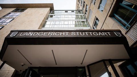 Das Stuttgarter Landgericht von außen. (Foto: dpa Bildfunk, Picture Alliance)
