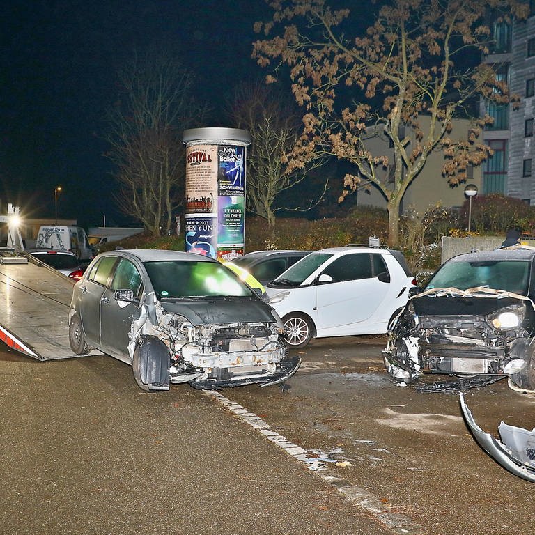 Ein betrunkener Autofahrer hat in Stuttgart-Weilimdorf mehrere Autos beschädigt. (Foto: Foto: KS-Images.de/Andreas Rometsch)