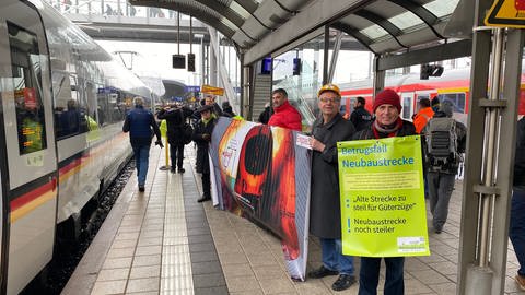 Protest gegen die Neubaustrecke und S21 im Hauptbahnhof Ulm (Foto: SWR, SWR)