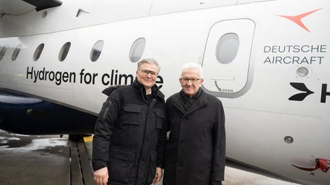 H2Fly-Chef Josef Kallo und Ministerpräsident Winfried Kretschmann (Foto: dpa Bildfunk, picture alliance/dpa | Marijan Murat)