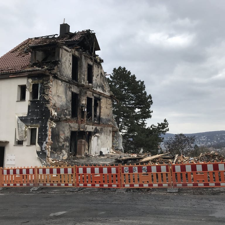 Von dem explodierten Haus in der Köllestraße im Stuttgarter Westen ist nicht mehr viel übrig. Für die betroffenen Familien, die ihr Zuhause verloren haben, gibt es nun viele Spendenaktionen. (Foto: SWR, Katharina Kurtz)