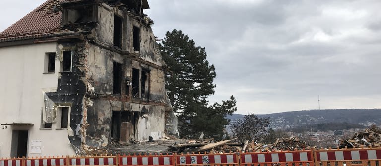Von dem explodierten Haus in der Köllestraße im Stuttgarter Westen ist nicht mehr viel übrig. Für die betroffenen Familien, die ihr Zuhause verloren haben, gibt es nun viele Spendenaktionen. (Foto: SWR, Katharina Kurtz)