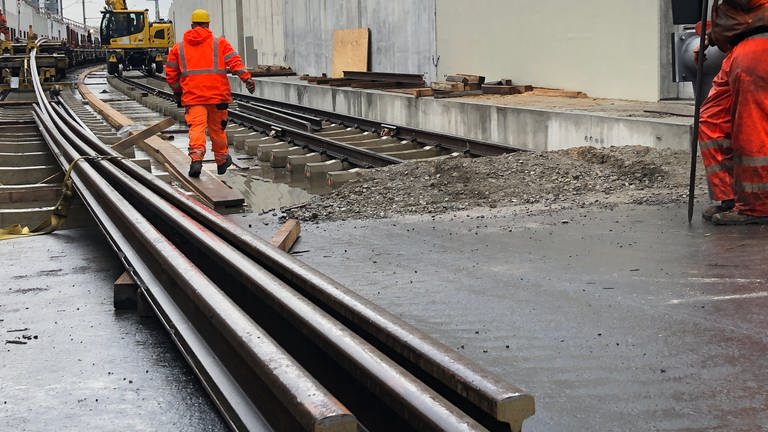 Schienen für das Bahnprojekt Stuttgart 21 werden angeliefert