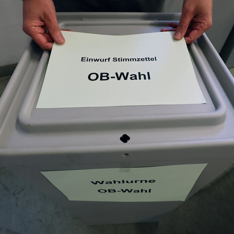 Eine Wahlurne bei einer OB-Wahl (Symbolbild) (Foto: dpa Bildfunk, picture alliance/dpa | Bernd Wüstneck (Symbolbild))