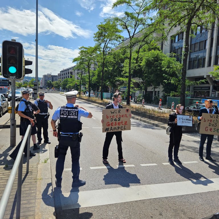 Eine Protestaktion der "Letzten Generation" in Stuttgart (Foto: Andreas Rosar)