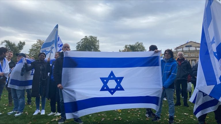 Fünf Vorfälle in wenigen Tagen: Erneut Israel-Flagge in Stuttgart  beschädigt - Stuttgart
