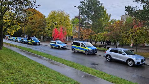 Nach einen Bombendrohung per E-Mail hat die Polizei das Hegel-Gymnasium in Stuttgart-Vaihingen geräumt. Auch in Fellbach, Waiblingen und Schorndorf waren Schulen betroffen (Foto: Fotoagentur Stuttgart | Andreas Rosar)