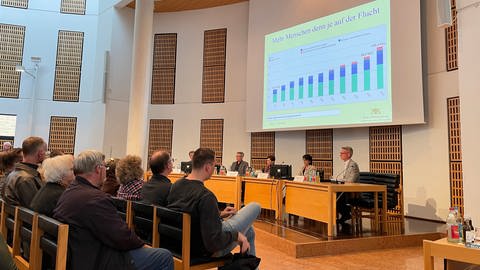 Öffentliche Sondersitzung im Fellbacher Rathaus mit Oberbürgermeisterin Zull, Gemeinderat und Regierungspräsidium zu den Plänen einer LEA in Fellbach.