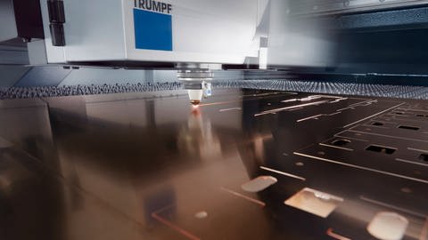 Trumpf Laser beim schneiden von Kupfer mit Stickstoff (Foto: Pressestelle, Trumpf)