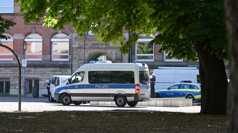 Nach der Messerattacke an einer Grundschule im Esslingen ist der Tatverdächtige in Untersuchungshaft.  (Foto: dpa Bildfunk, picture alliance/dpa | Bernd Weißbrod)