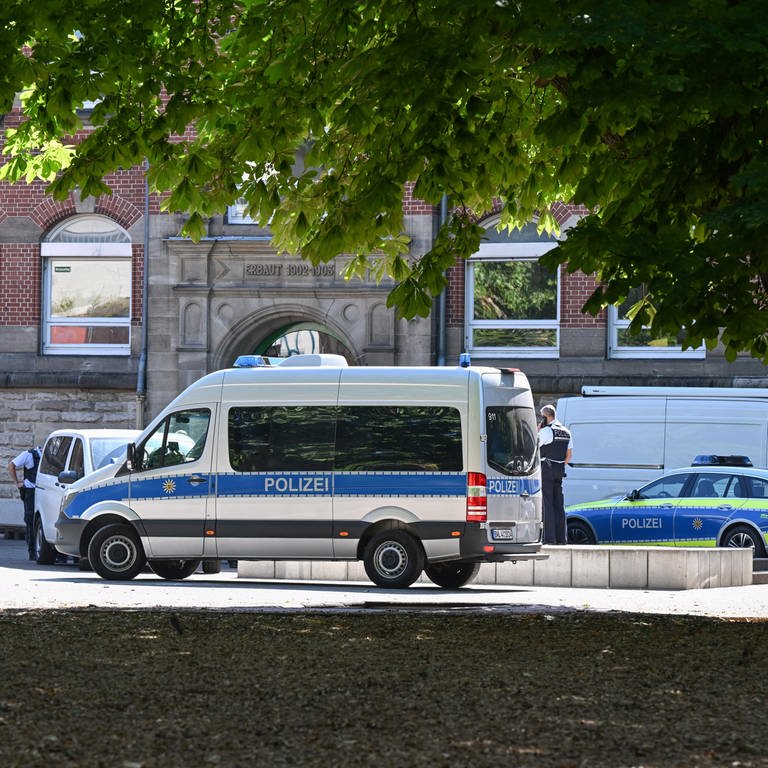 Nach der Messerattacke an einer Grundschule im Esslingen ist der Tatverdächtige in Untersuchungshaft.  (Foto: dpa Bildfunk, picture alliance/dpa | Bernd Weißbrod)