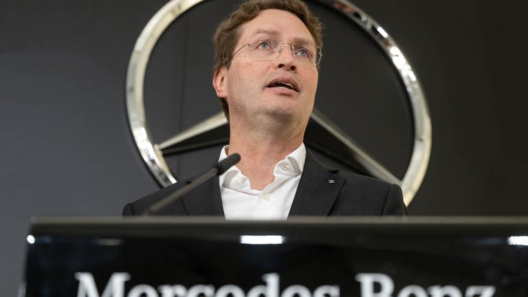 Der Chef des Stuttgarter Autobauers Mercedes blickt trotz der derzeitigen Krisen optimistisch auf das laufende Geschäftsjahr (Archivbild). (Foto: dpa Bildfunk, picture alliance/dpa | Marijan Murat)