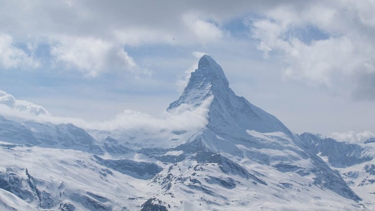 In den schweizer Alpen ist die Leiche eines 27-jährigen Mannes nach 32 Jahren aufgetaucht.  (Foto: dpa Bildfunk, Picture Alliance)