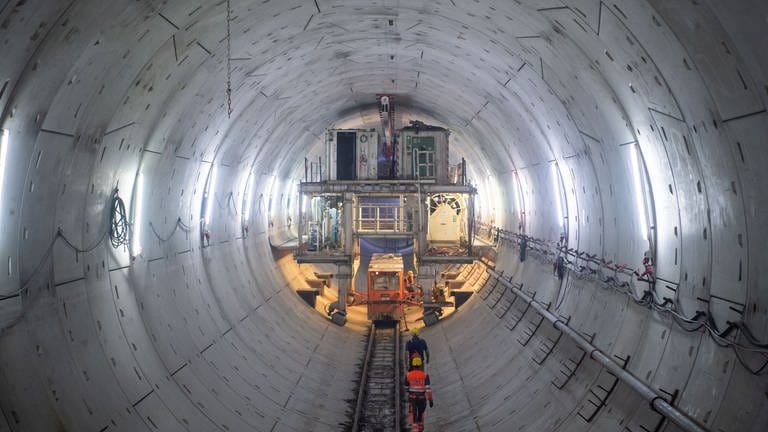 Im Talkessel der Stadt Stuttgart sind in den vergangenen neun Jahren 51 Kilometer Tunnel für das milliardenschwere Bahnprojekt S21 fertig gegraben worden. (Foto: dpa Bildfunk, picture alliance/dpa | Tom Weller)