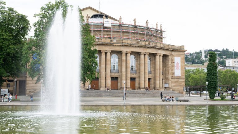 Das Stuttgarter Opernhaus am Eckensee (Foto: dpa Bildfunk, picture alliance/dpa | Bernd Weißbrod)