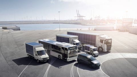 Busse, Transporter und Lkw mit Solarzellen von Sono Motors (Foto: Pressestelle, Sono Motors 2023)