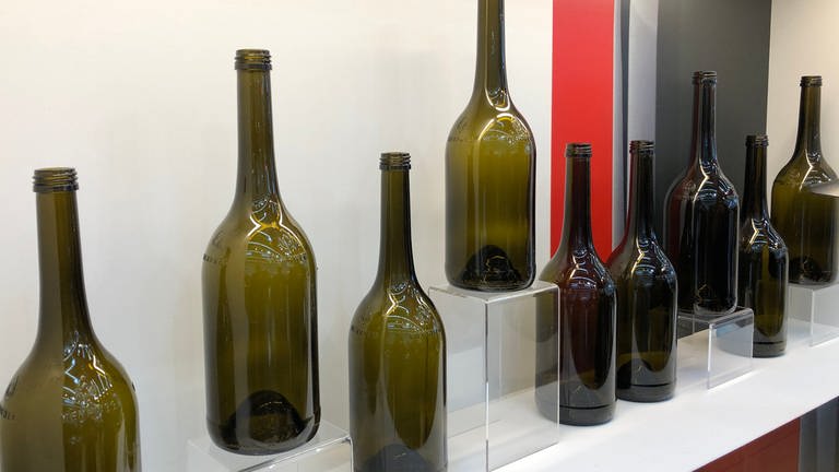 So sieht die neue 0,75 Liter-Mehrwegflasche für Wein aus. Entwickelt und präsentiert wurde sie von der Wein-Mehrweg eG, die von mehreren Weingärtnergenossenschaften aus Württemberg gegründet wurde.