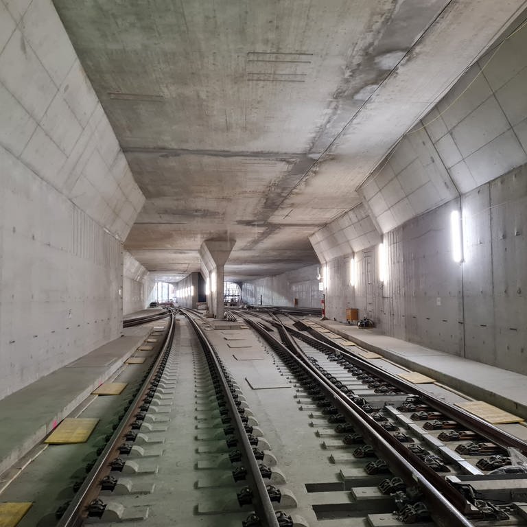 Blick in die neuen Tunnelröhren auf der S21-Baustelle