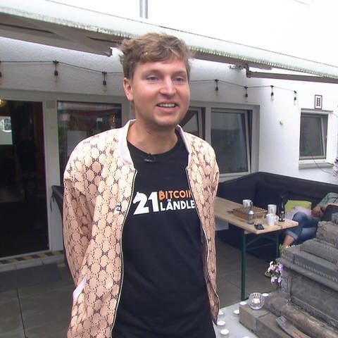 Mitbegründer Marc Guilliard auf der Terrasse des Hotels Princess in Plochingen in Plochingen: Für ihn ist Bitcoin mehr Philosophie als Investment. (Foto: SWR)