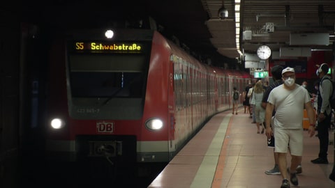Sechs Wochen lang soll am Stuttgarter Hauptbahnhof (tief) keine S-Bahn halten können: Grund sind laut Bahn Sanierungsarbeiten an der Stammstrecke. (Foto: SWR, Werner Trefz)