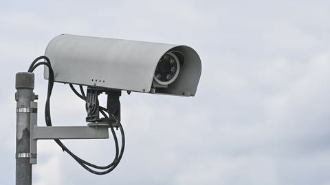 Eine Überwachungskamera (Foto: dpa Bildfunk, picture alliance/dpa/dpa-Zentralbild | Patrick Pleul)