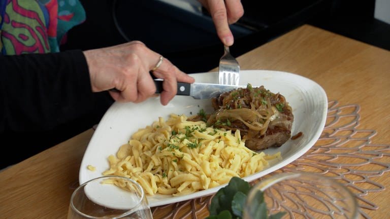 Rostbraten für nur 6,90 Euro - ein Waiblinger Gastronom wagt das Experiment. (Foto: SWR)