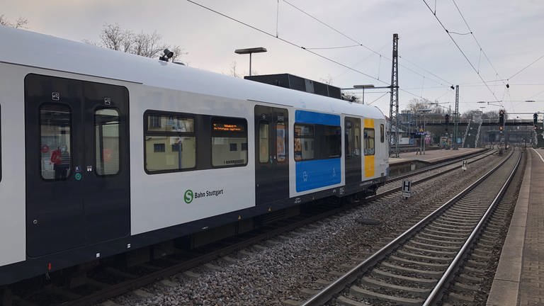 S-Bahn im Bahnhof Ludwigsburg