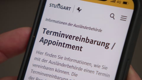 Online können per Computer oder Handy Terrmine bei der Ausländerbehörde Stuttgart beantragt werden. (Foto: SWR)