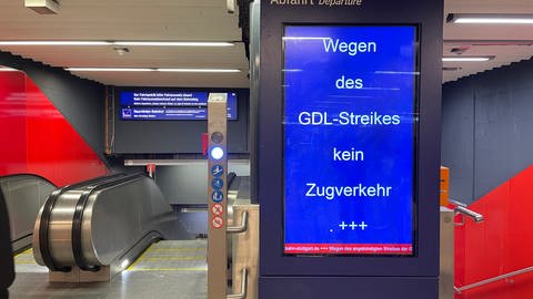 Anzeigetafel im Stuttgarter Hauptbahnhof