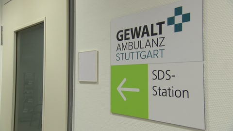 Die Gewaltambulanz Stuttgart ist direkt neben der Notaufnahme untergebracht, um mögliche Opfer von häuslicher und sexueller Gewalt rasch beraten und untersuchen zu können. (Foto: SWR)