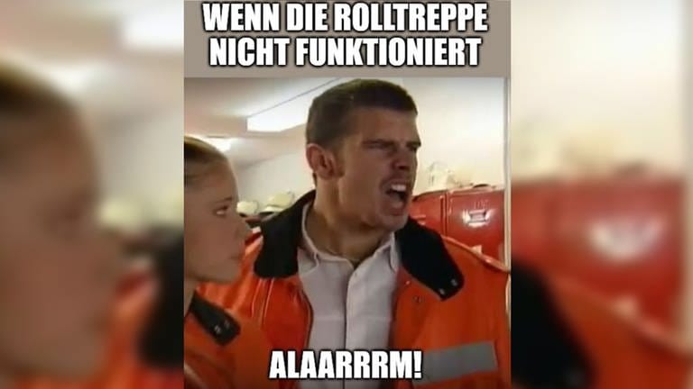 Meme, das auf die nicht funktionierende Rolltreppe in der S-Bahnhaltestelle Universität hinweisen soll