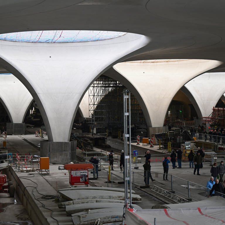 Innenansicht mit Kelchstützen des zukünftigen Stuttgarter Tiefbahnhofs S21. Die Kosten steigen offenbar auf über 11 Milliarden Euro.