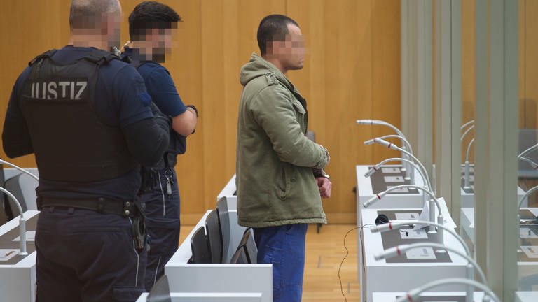 Der Angeklagte am zweiten Prozesstag in Stuttgart-Stammheim (Foto: SWR, Lukas Föhr)