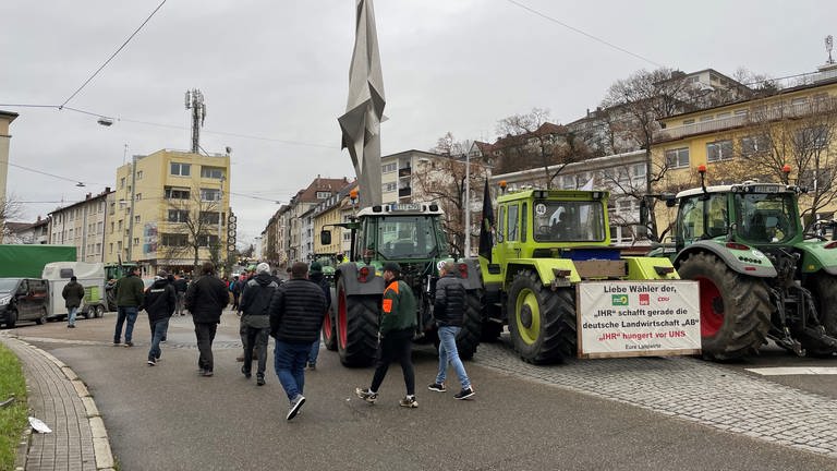 Bauern protestieren mit Traktoren in Stuttgart. (Foto: SWR, Anne Jethon)