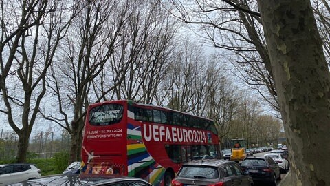 Vor der Euro 2024 sind Busse mit Werbung unterwegs.  (Foto: SWR, Luisa Heining)