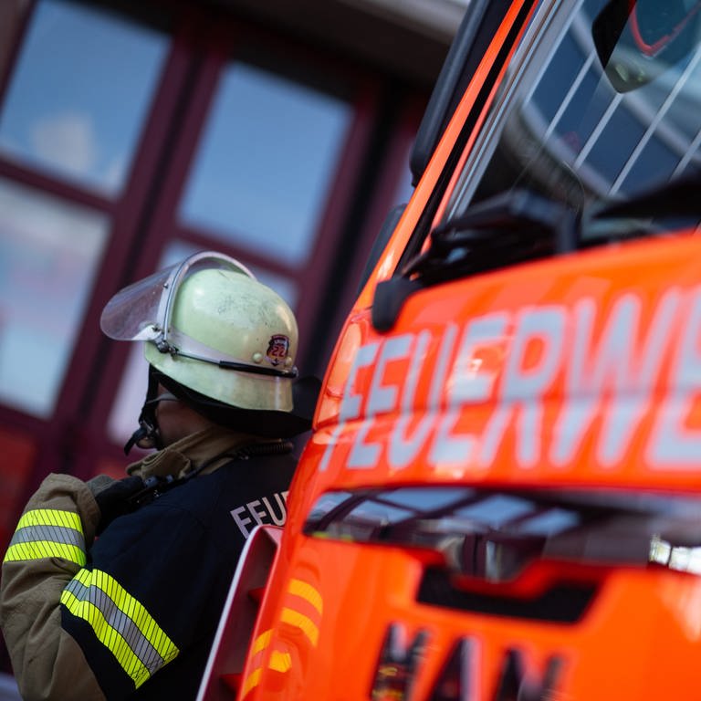Feuerwehr Stuttgart befreit Mann aus Keller eines Geschäftshauses (Foto: picture-alliance / Reportdienste, picture alliance/dpa | Marijan Murat)