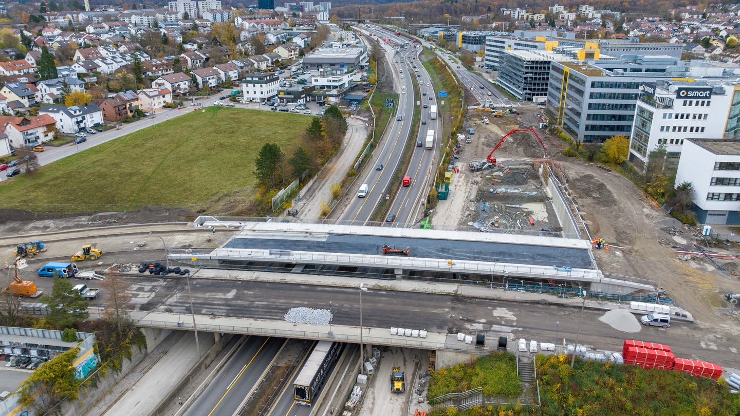 Querung der Böblinger/Sindelfinger Straße A81-Ausbau, Bauzustand Ende November 2023 (Foto: Bildnachweis: Live Doku TV; Presse DEGES)