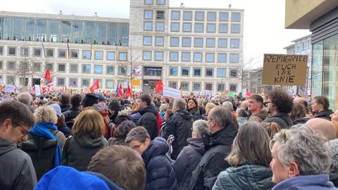 In der Stuttgarter Innenstadt demonstrierten am Samstag Tausende gegen Rechtsextremismus. (Foto: SWR, SWR)