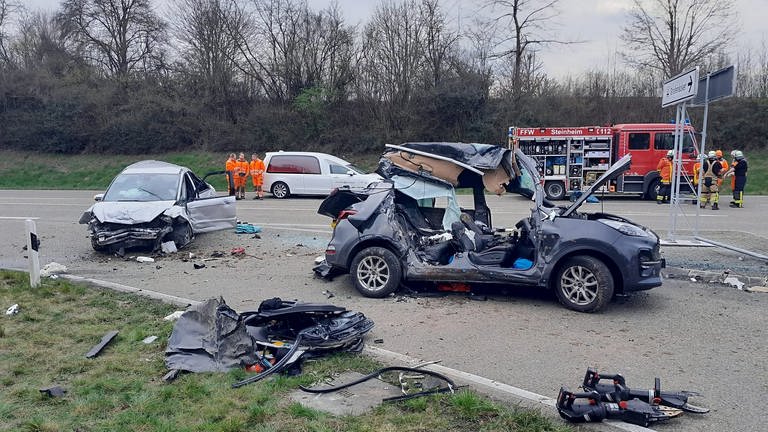 Bei einem Unfall an einer Kreuzung in Murr (Kreis Ludwigsburg) sind am Dienstag zwei Menschen ums Leben gekommen. (Foto: KS-Images.de / Andreas Rometsch)