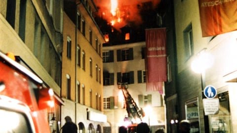 Brand in der Geißstraße 1994: Am 16. März 1994 wurden die Menschen nachts um halb vier von Flammen überrascht. Als die Feuerwehr Stuttgart ankam, hingen bereits Menschen aus ihren Wohnungen heraus. 
