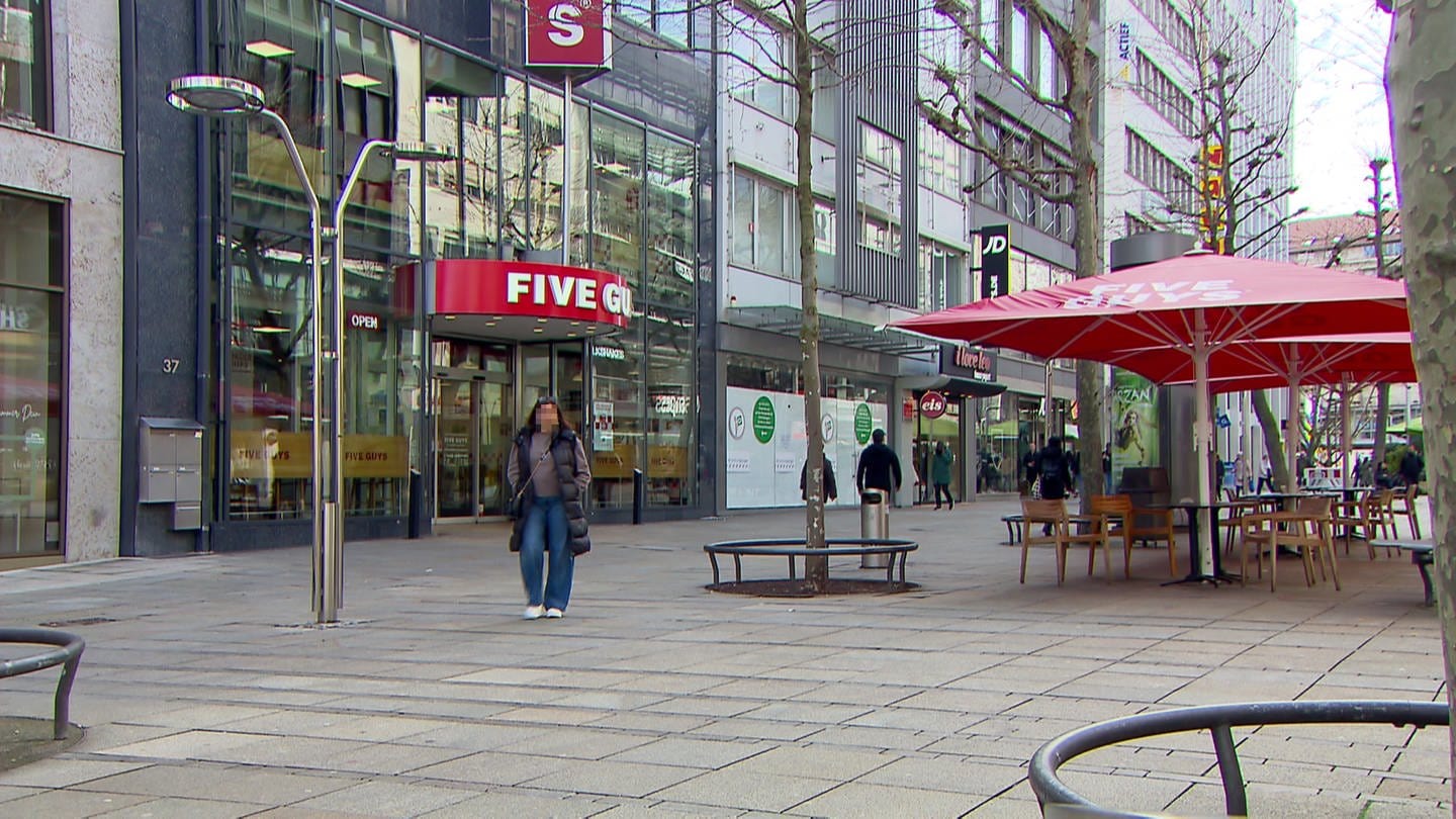 Die Burger-Kette Five Guys in Stuttgart. Dort wurden möglicherweise Mäuse gesichtet. (Foto: SWR)