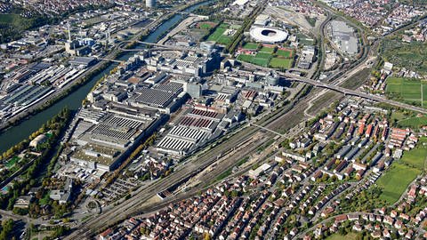 Luftaufnahme eines städtischen Geländes mit zahlreichen Gleisen (Foto: Bahn AG)