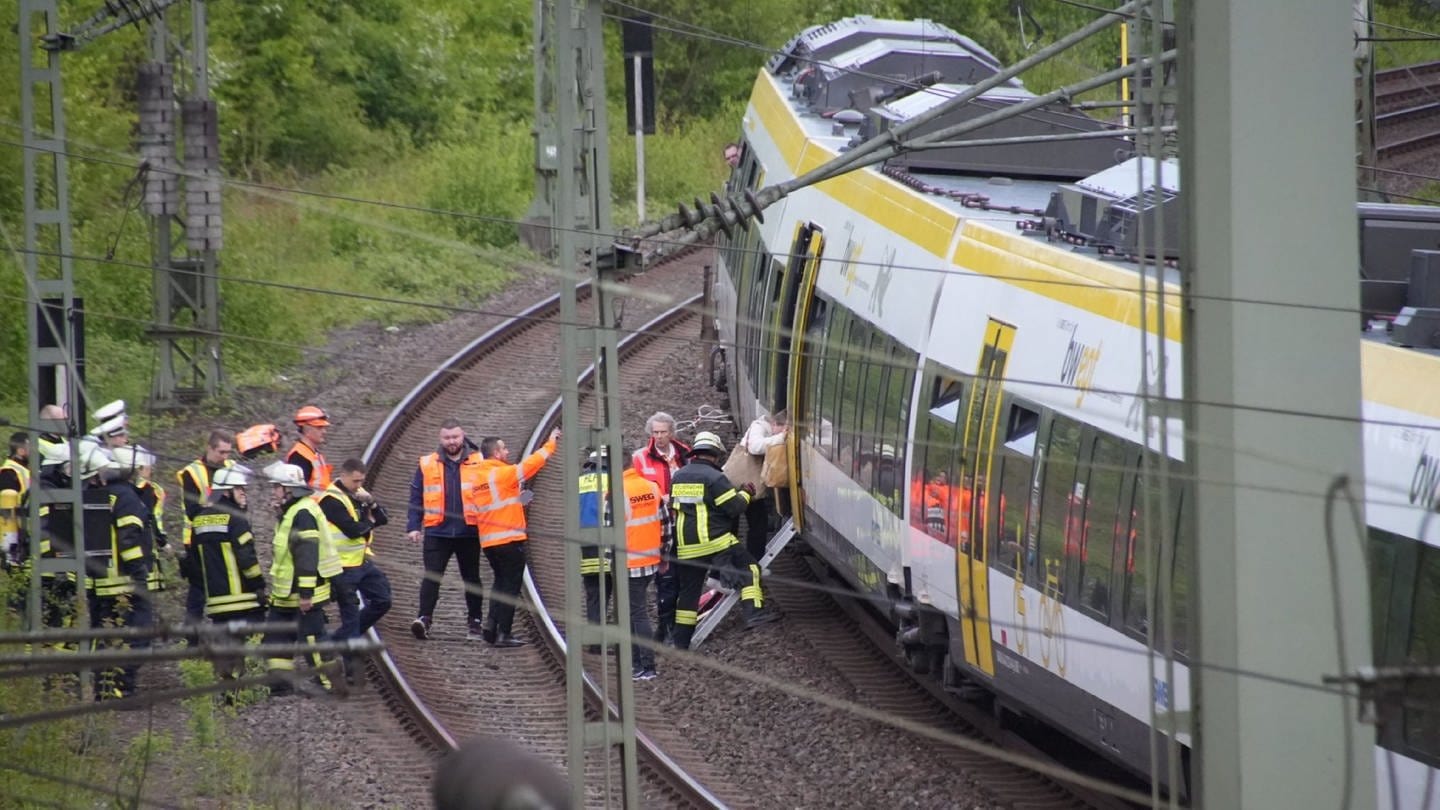 Plochingen: Zug muss auf freier Strecke evakuiert werden- Technischer Defekt (Foto: SDMG)