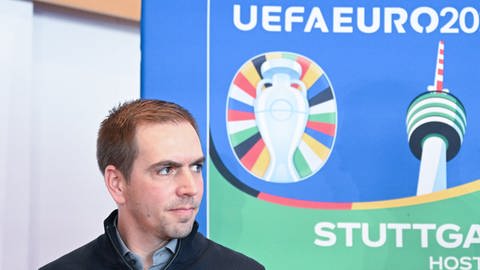 Philipp Lahm bei einer Pressekonferenz: Der Turnierdirektor der  Fußball-EM 2024 besuchte Stuttgart im Vorfeld der Euro 2024.
