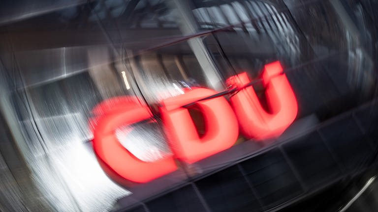 CDU-Leuchtschrift (Foto: dpa Bildfunk, Michael Kappeler)