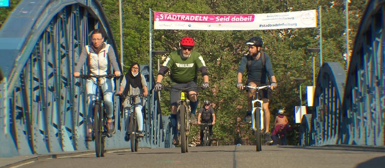 Fahrradfahrer in Freiburg (Foto: SWR, Malcolm Bijker)