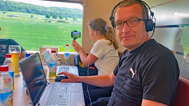 SWR-Team bloggt und berichtet aus dem Fanzug auf der Fahrt zum DFB-Pokalfinale in Berlin (Foto: SWR)