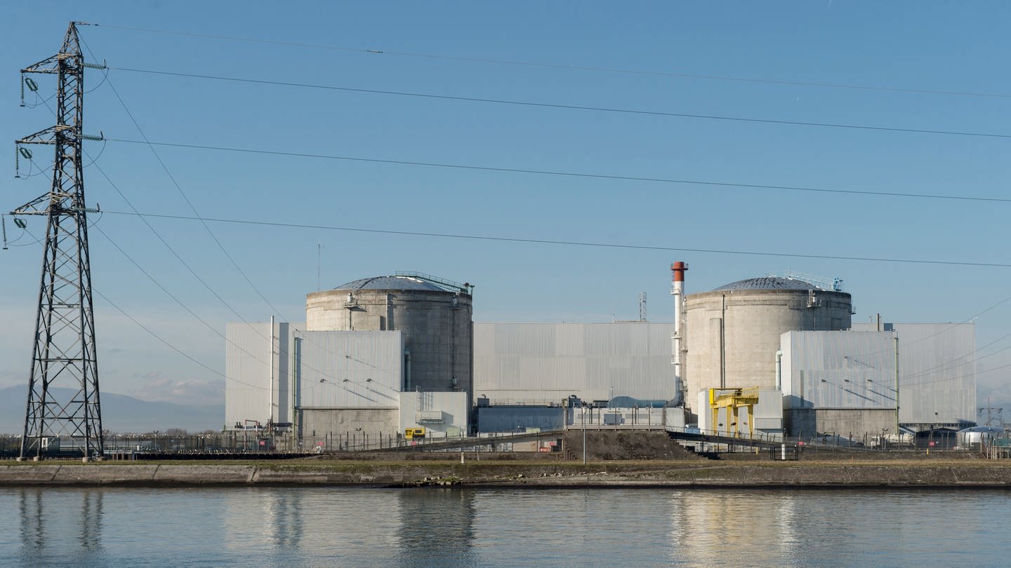 Das Atomkraftwerk Fessenheim im Elsass