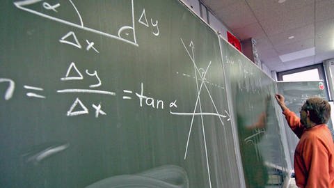 Mathematik-Unterricht in der Kursstufe an einem Gymnasium  (Foto: dpa Bildfunk, picture alliance/Roland Holschneider)