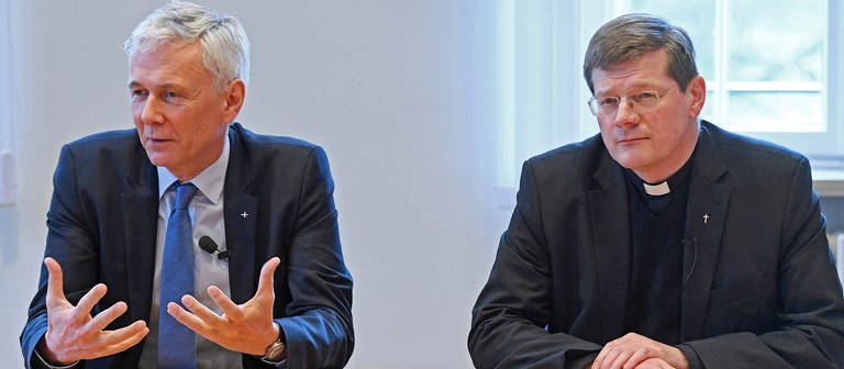 Fühlen sich aufeinander angewiesen: Landesbischof Jochen Cornelius-Bundschuh und Erzbischof Stephan Burger (Foto: dpa Bildfunk, Uli Dick)